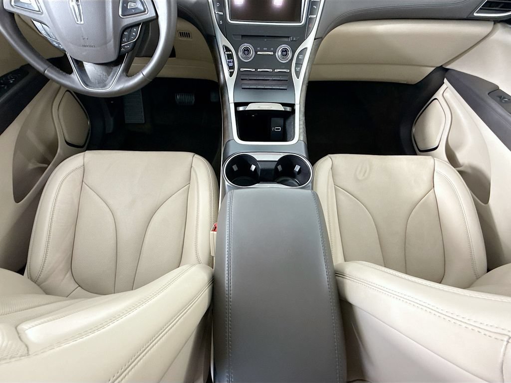 Used 2017 Lincoln MKX Reserve w/ Driver Assistance Package FWD image 16