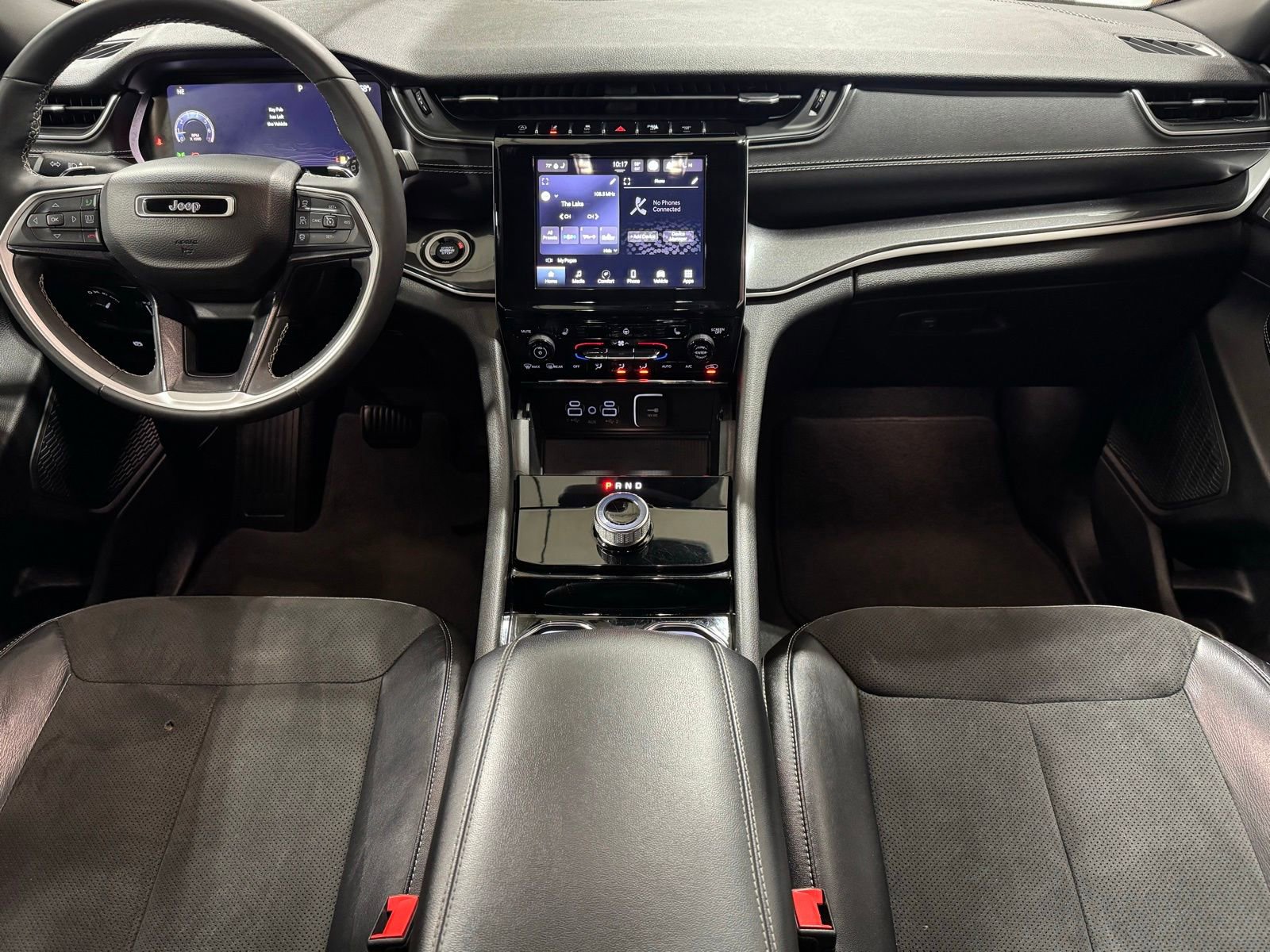 Used 2023 Jeep Grand Cherokee Altitude image 2