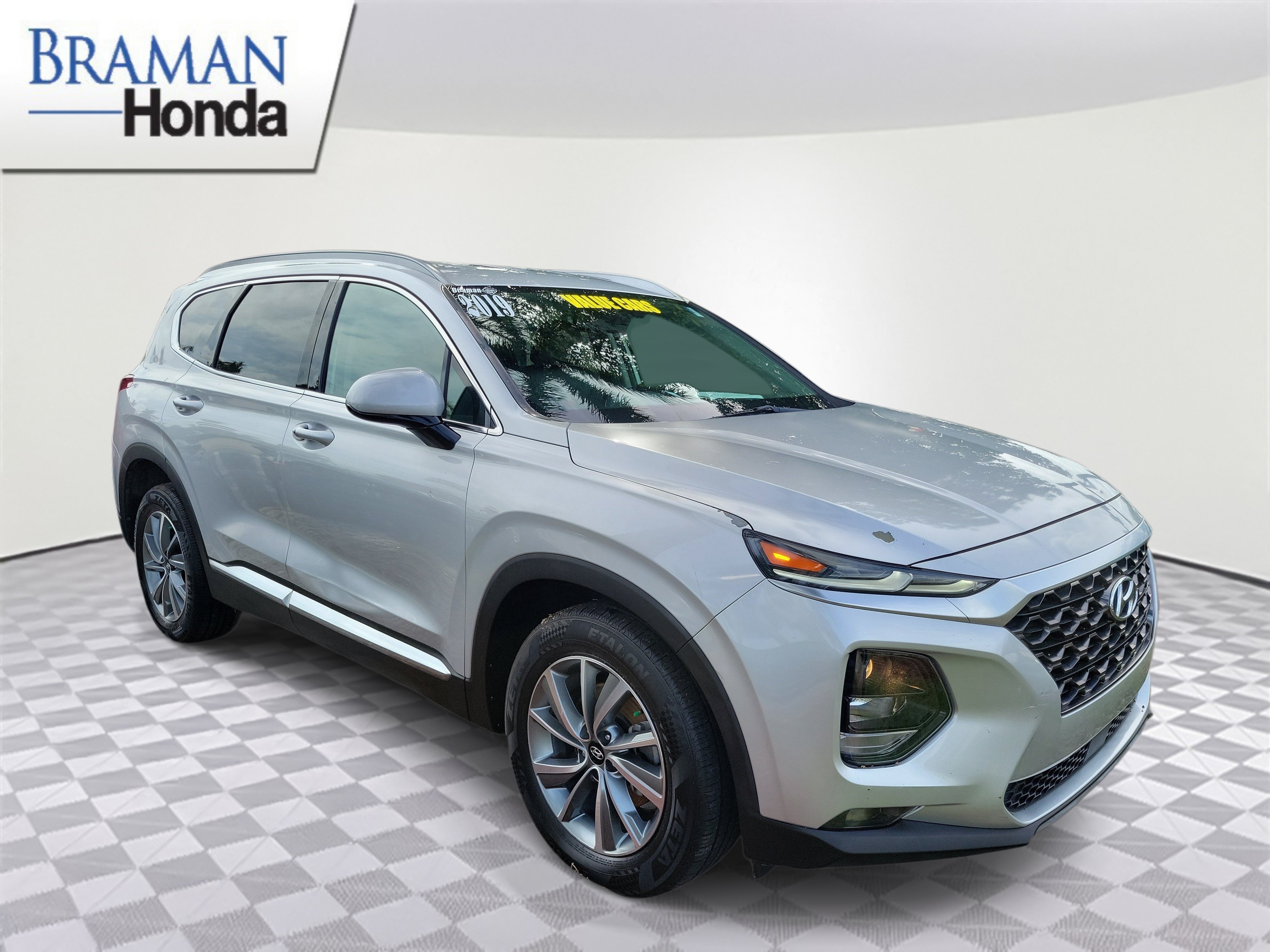 Used 2019 Hyundai Santa Fe SEL FWD image 2