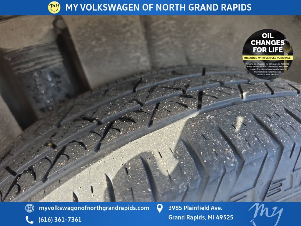 Used 2024 Volkswagen Atlas Cross Sport SE AWD/4WD image 35