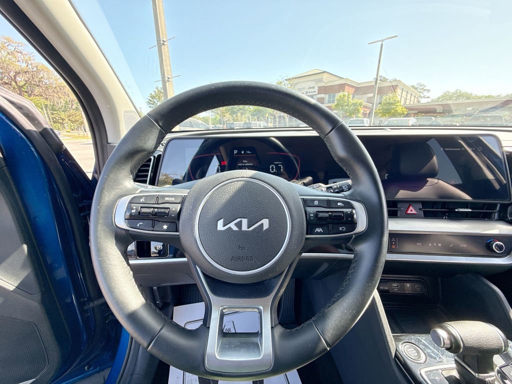 Used 2025 Kia Sportage EX image 12