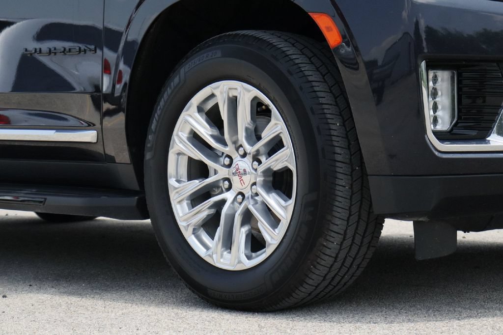 Used 2023 GMC Yukon XL SLT w/ SLT Luxury Package AWD/4WD image 29