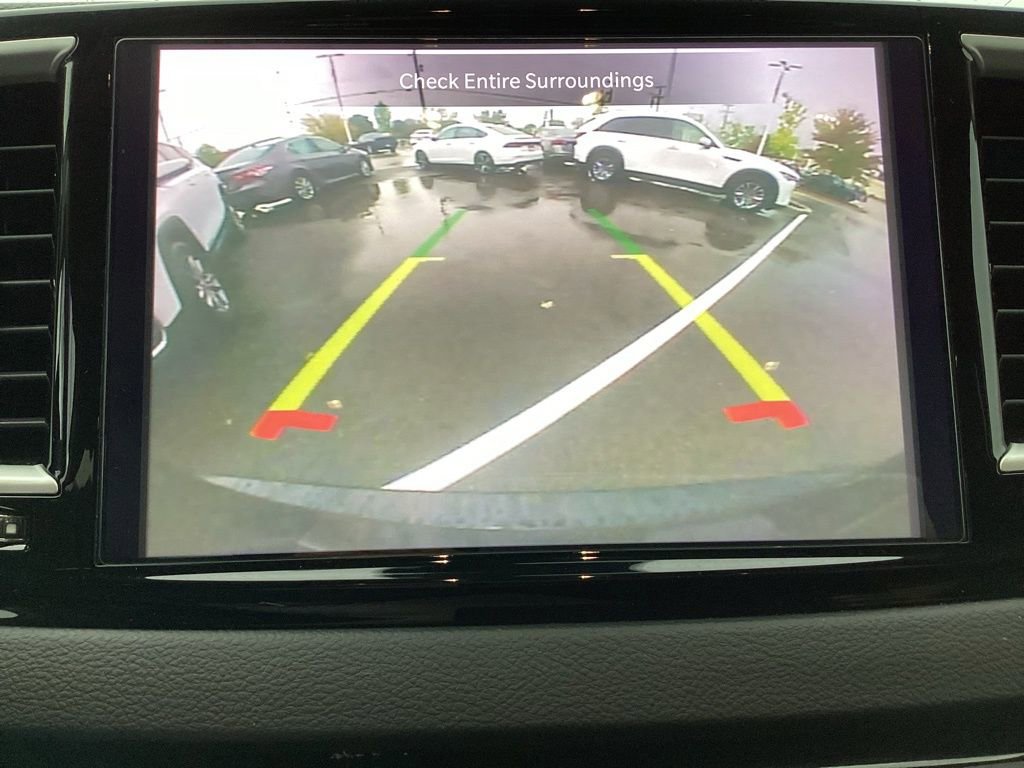 Used 2023 Chrysler Pacifica Touring-L image 23