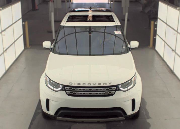 Used 2017 Land Rover Discovery HSE AWD/4WD image 2