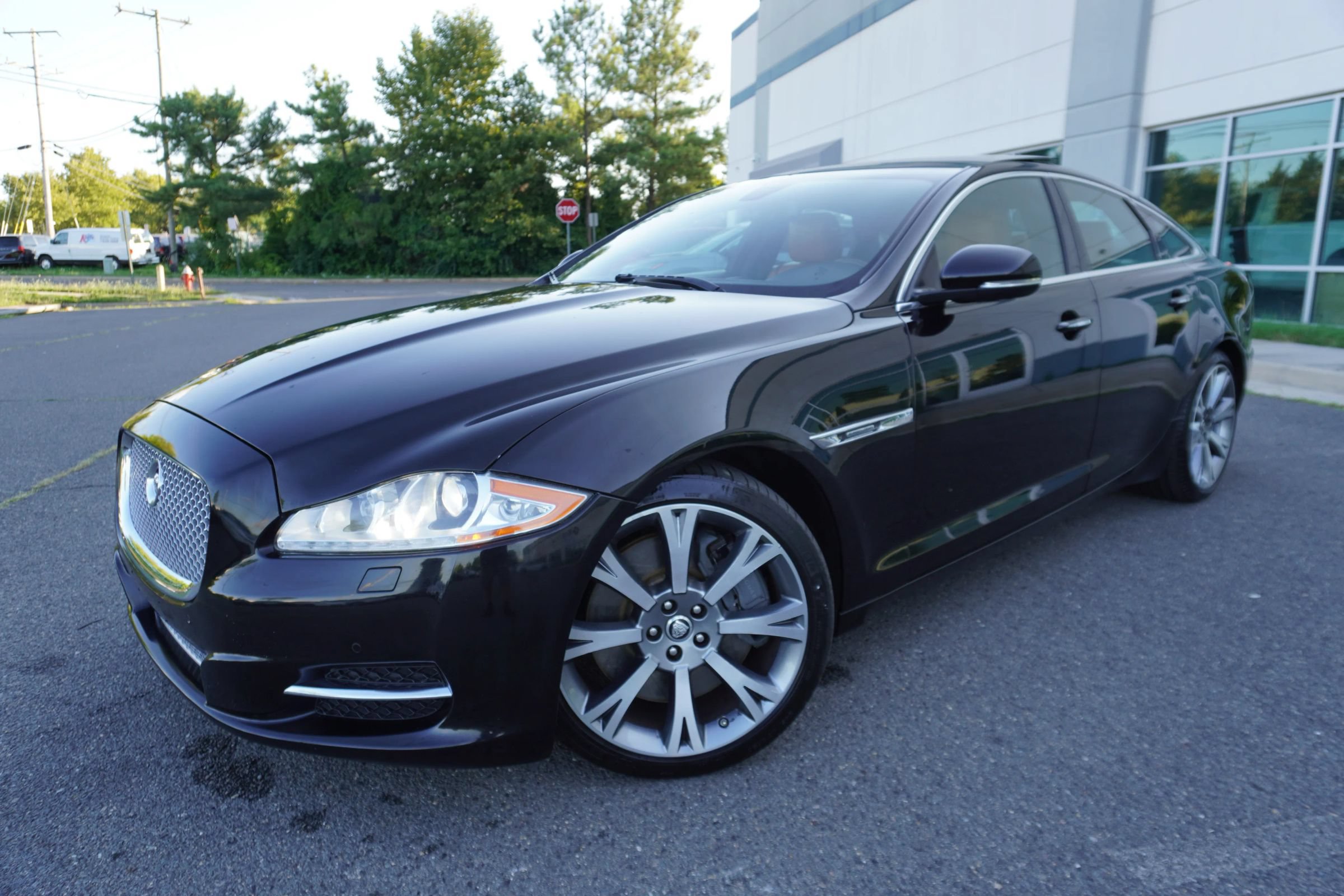 Used 2012 Jaguar XJ Supercharged RWD image 3