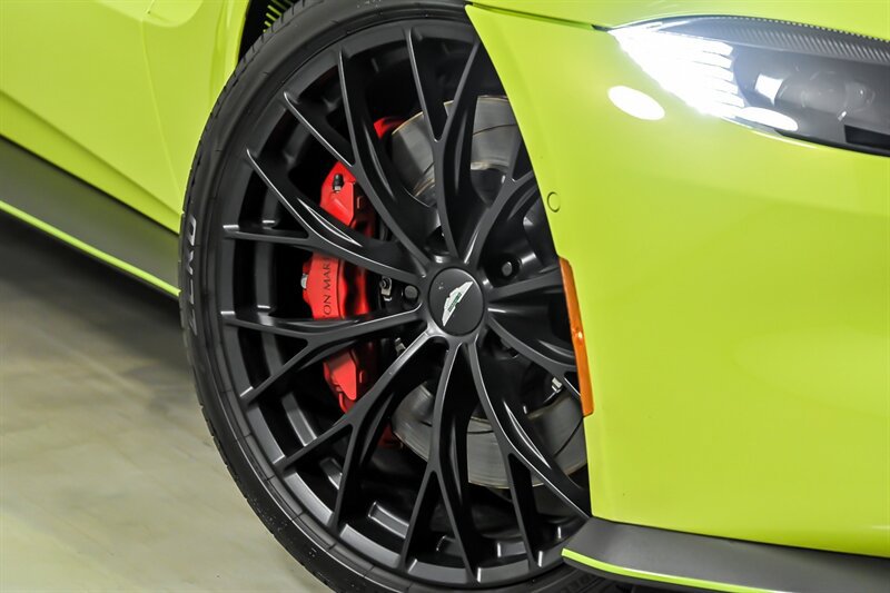 Used 2023 Aston Martin V8 Vantage Coupe RWD image 4