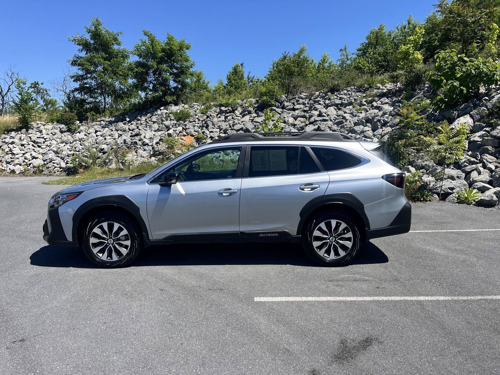 Certified 2025 Subaru Outback Limited AWD/4WD image 5