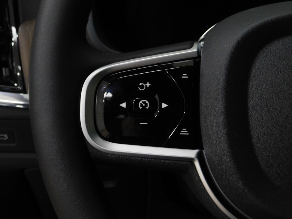 Used 2026 Volvo V90 B6 Cross Country Ultra image 42