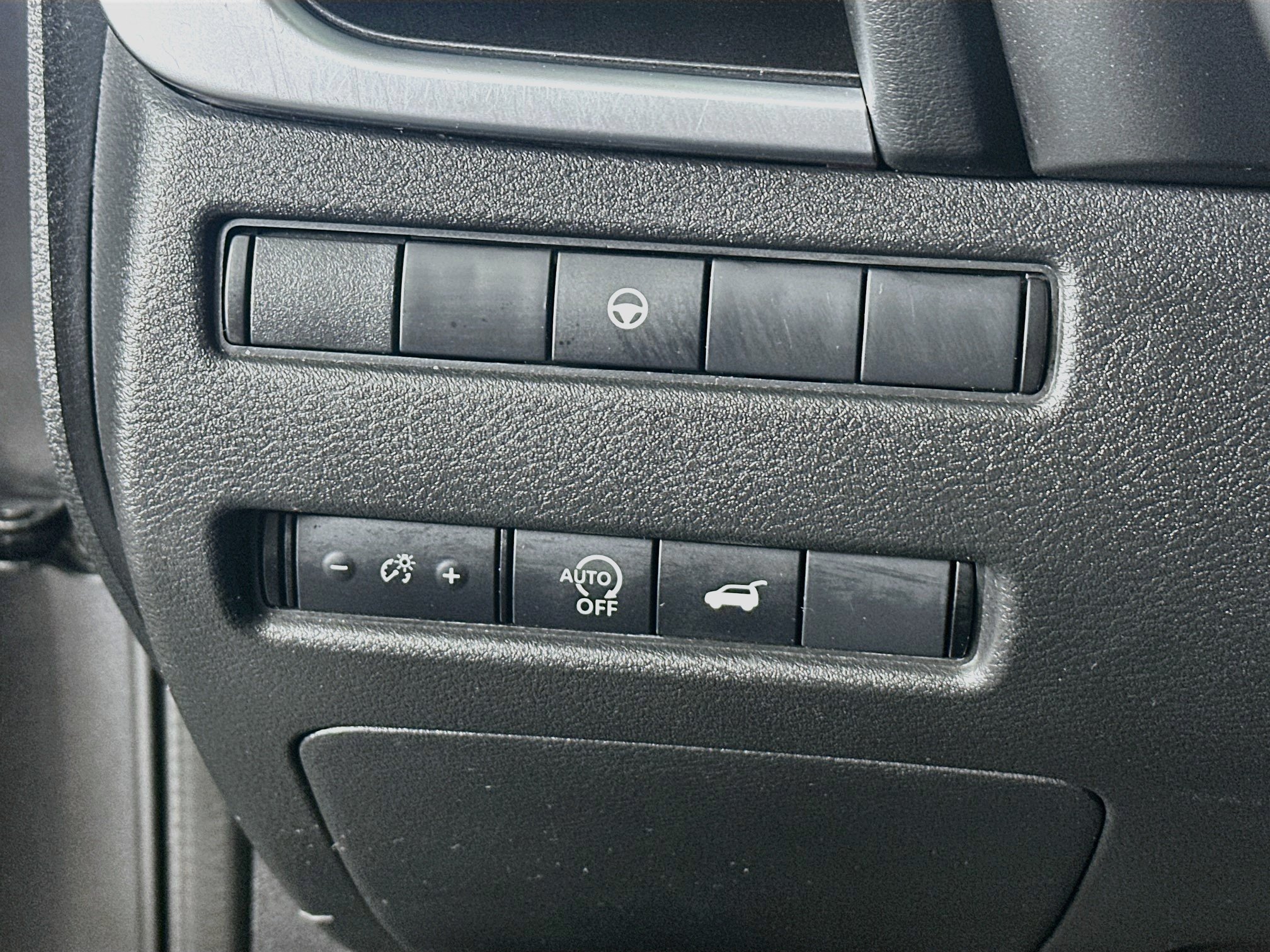 Used 2025 Nissan Rogue SV AWD/4WD image 17