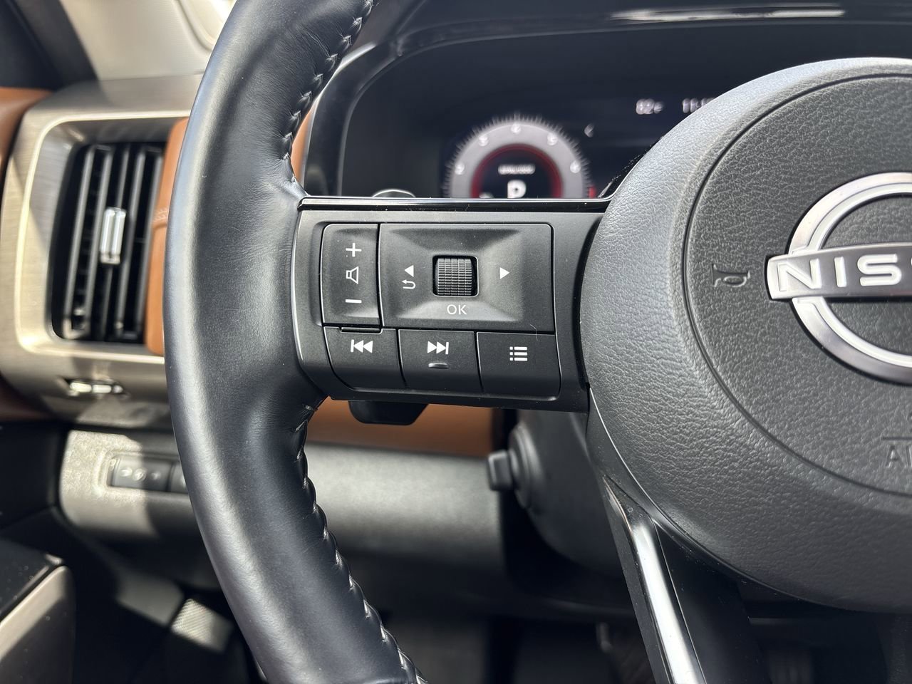 Used 2023 Nissan Pathfinder Platinum image 30