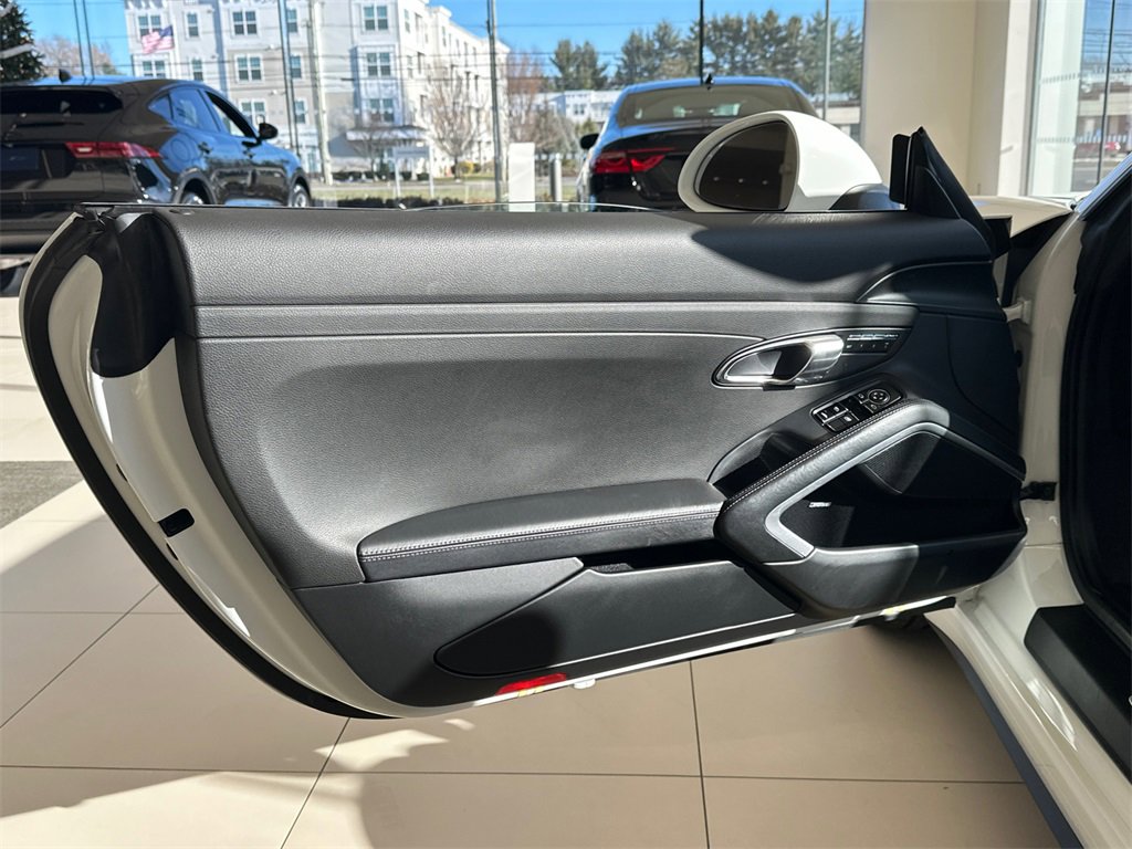 Used 2014 Porsche 911 Carrera 4S image 8