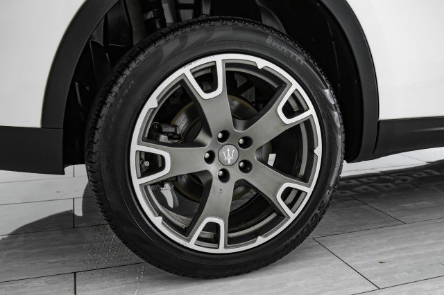Used 2018 Maserati Levante AWD/4WD image 50