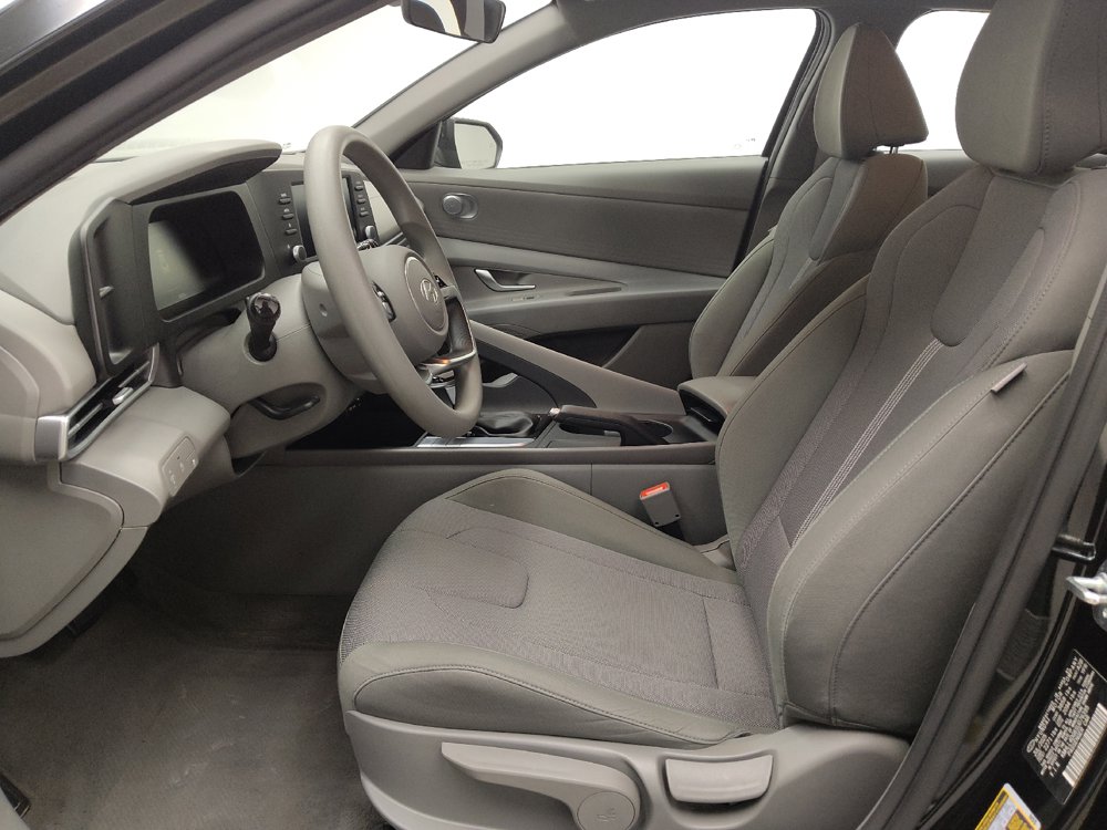 Used 2025 Hyundai Elantra SE FWD image 17