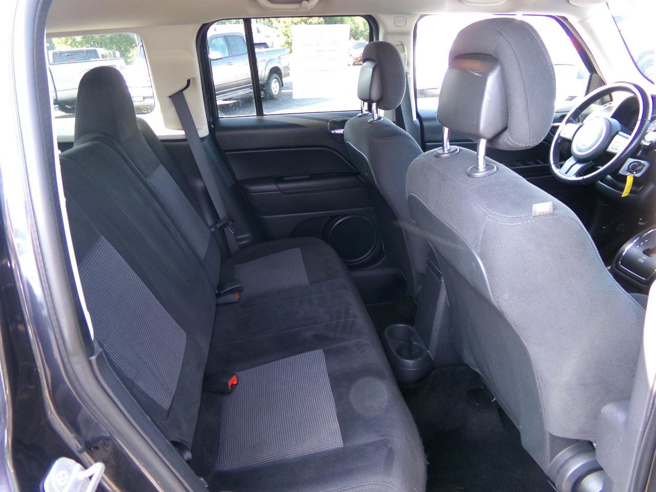 Used 2015 Jeep Patriot Latitude w/ All Weather Capability Group AWD/4WD image 27