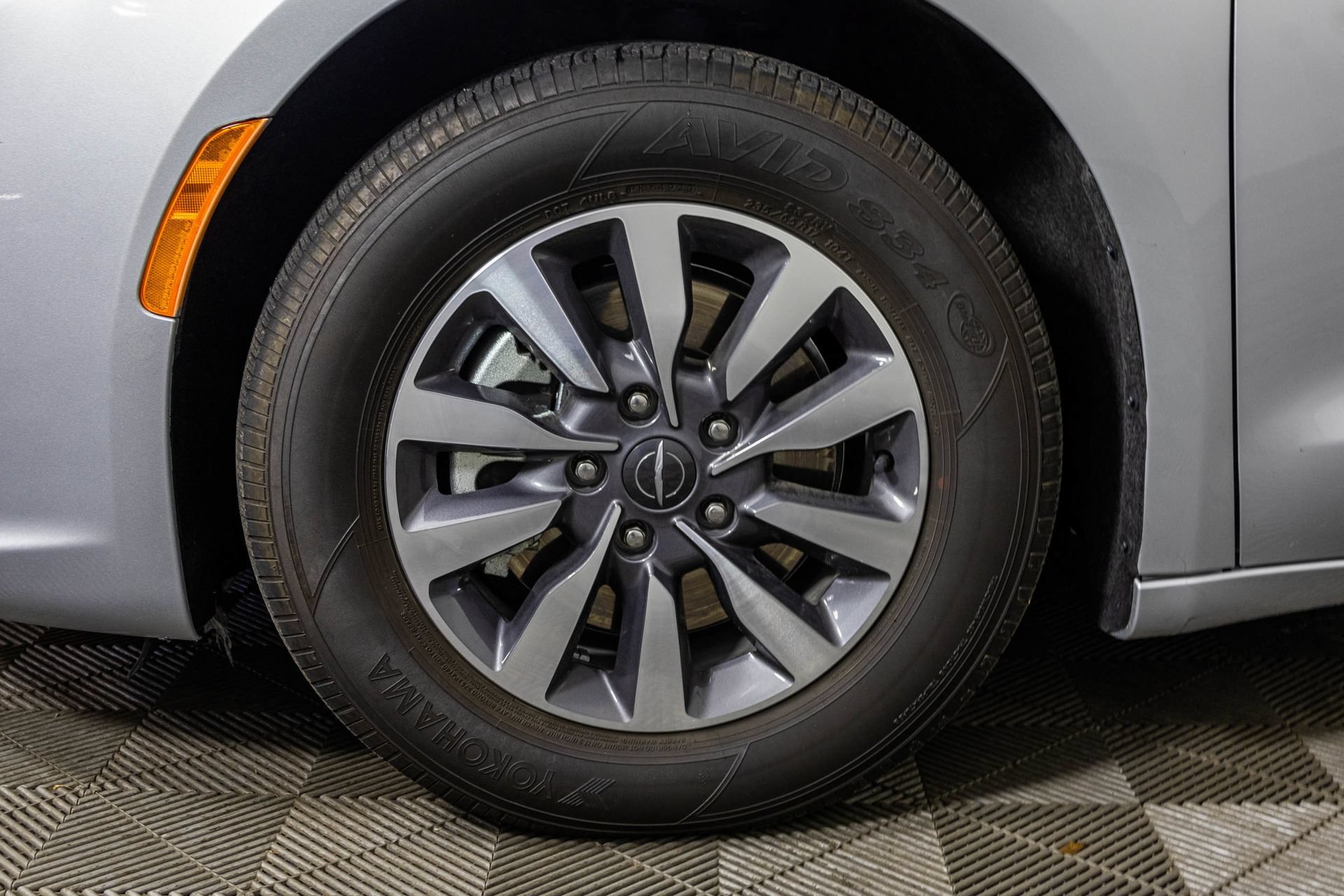 Used 2024 Chrysler Pacifica Limited FWD image 50