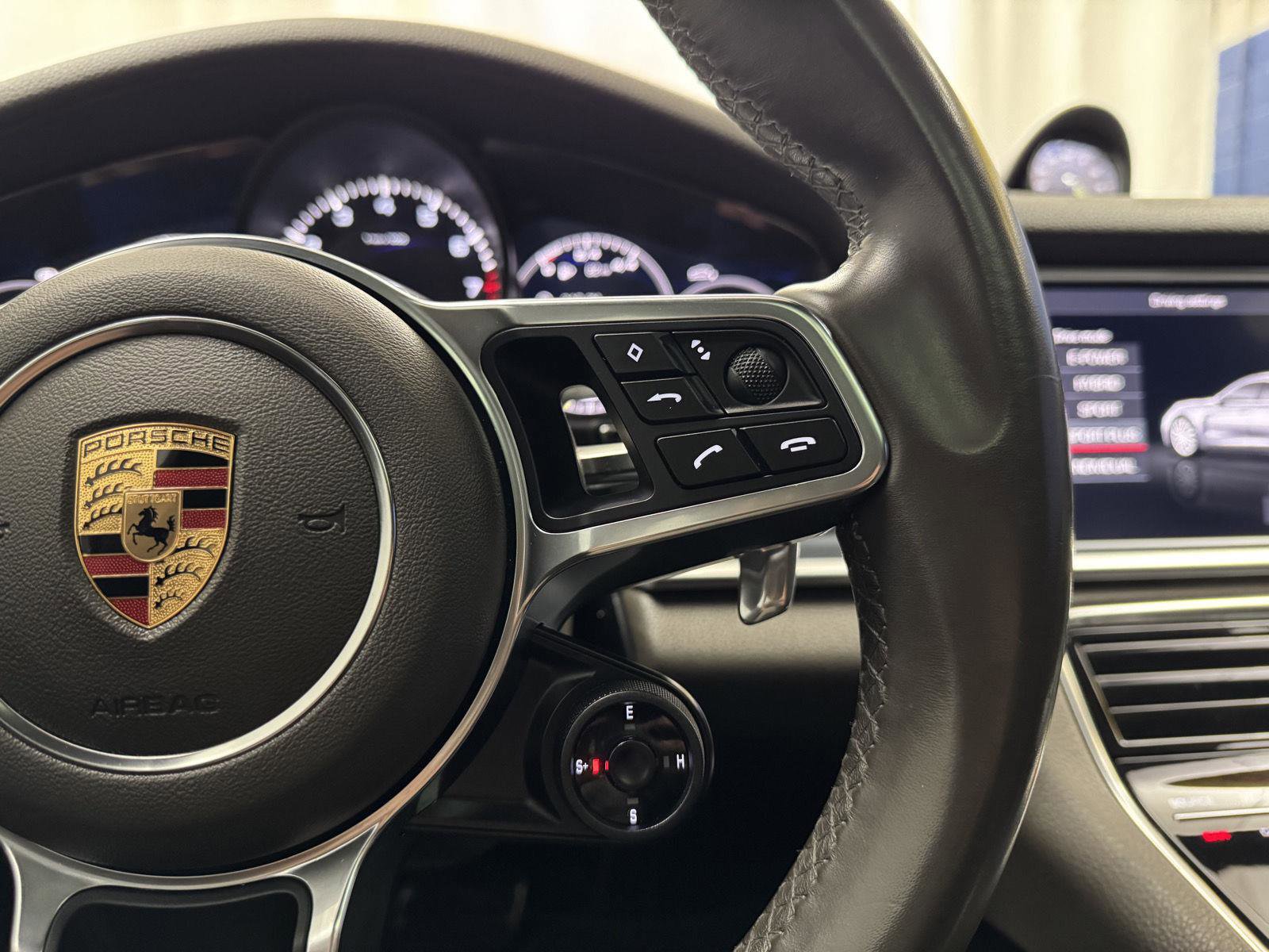 Used 2019 Porsche Panamera 4 image 17