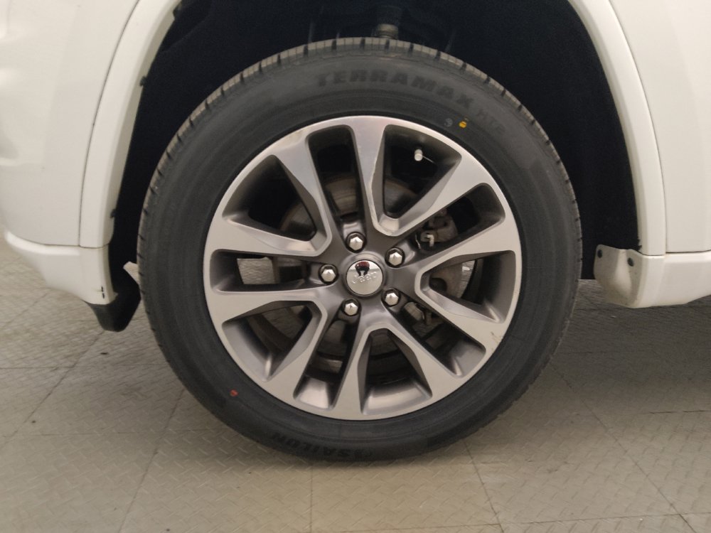 Used 2017 Jeep Grand Cherokee Overland AWD/4WD image 31
