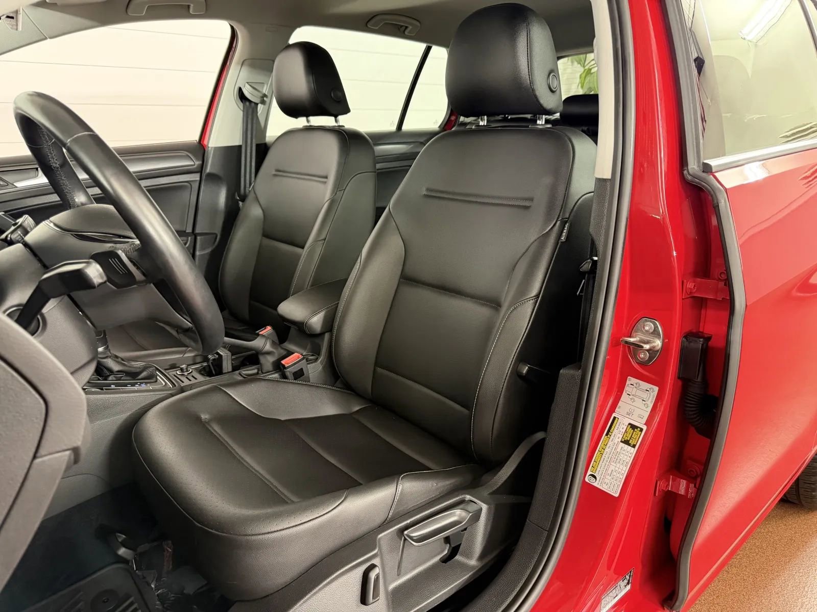 Used 2018 Volkswagen Golf SE FWD image 13