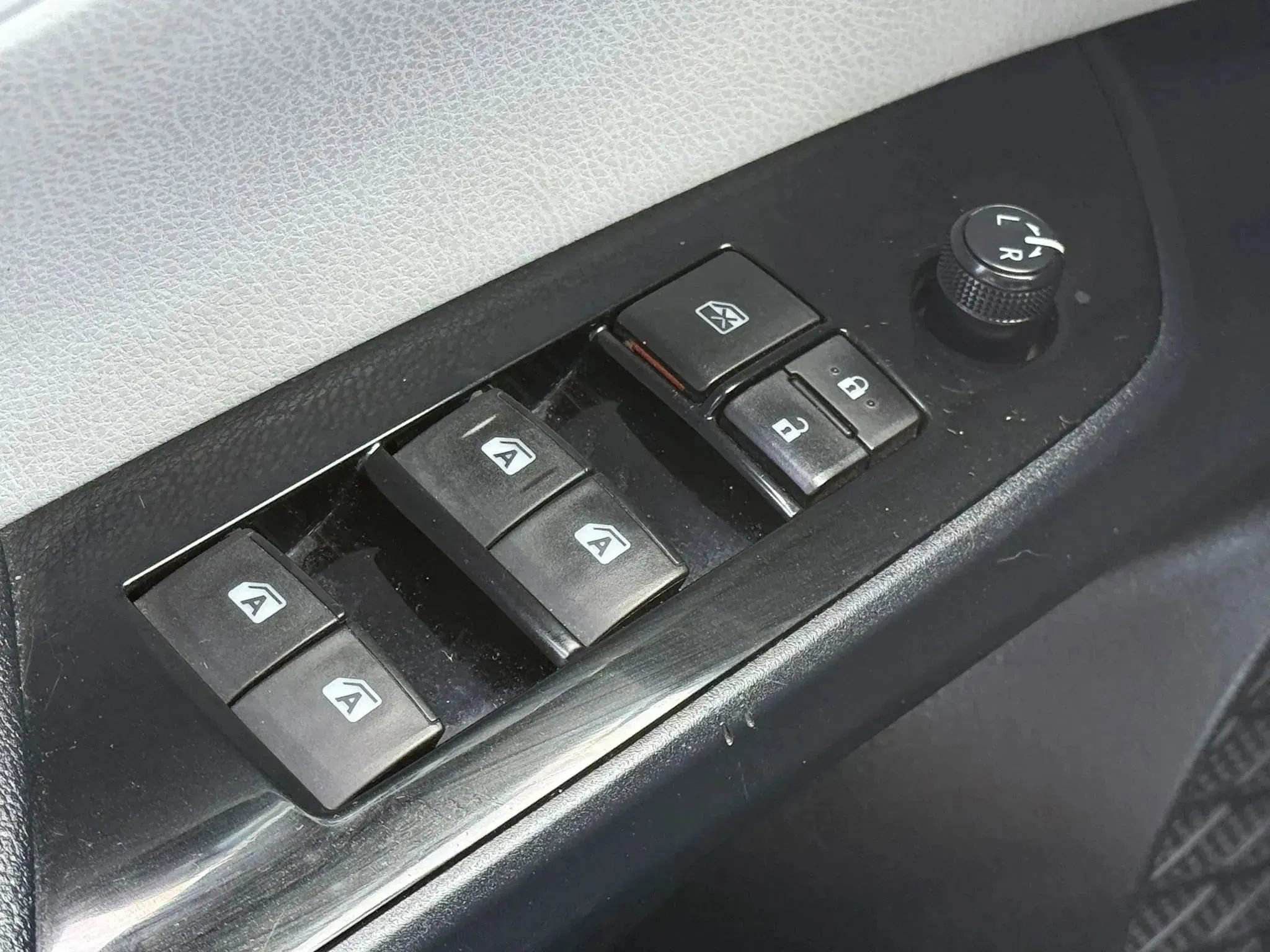 Used 2017 Toyota Prius Prime Plus w/ Carpet Mat Package image 23