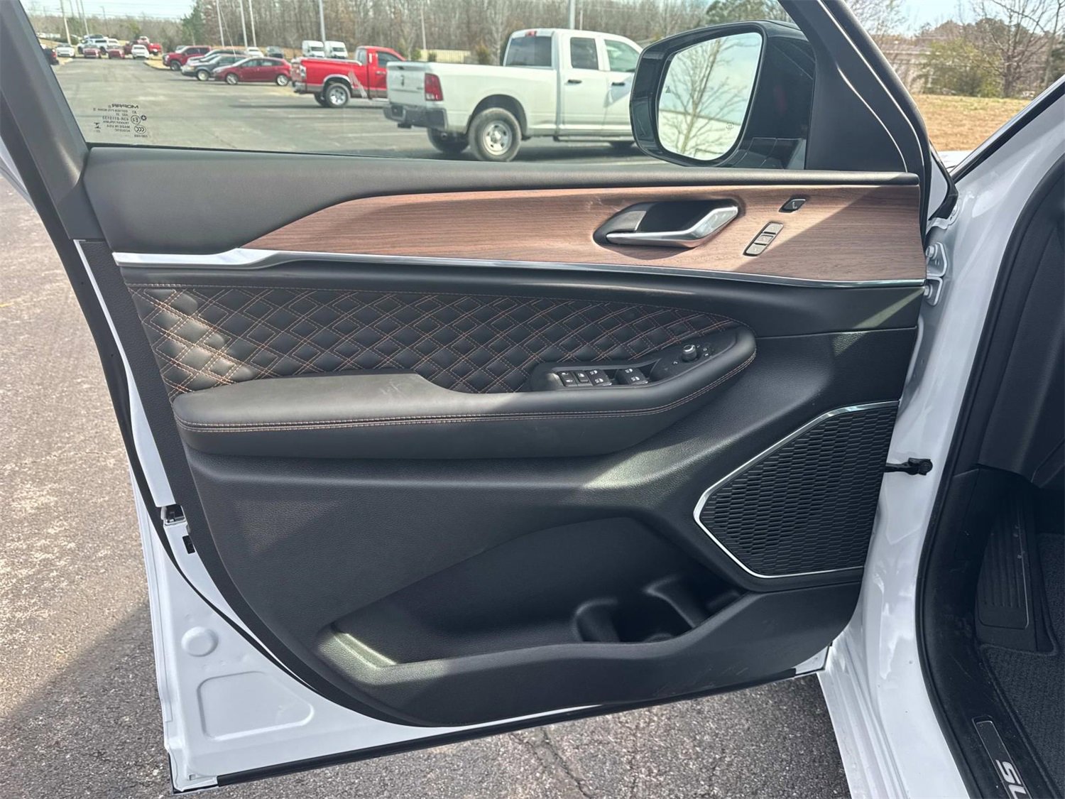 New 2025 Jeep Grand Cherokee Summit image 17