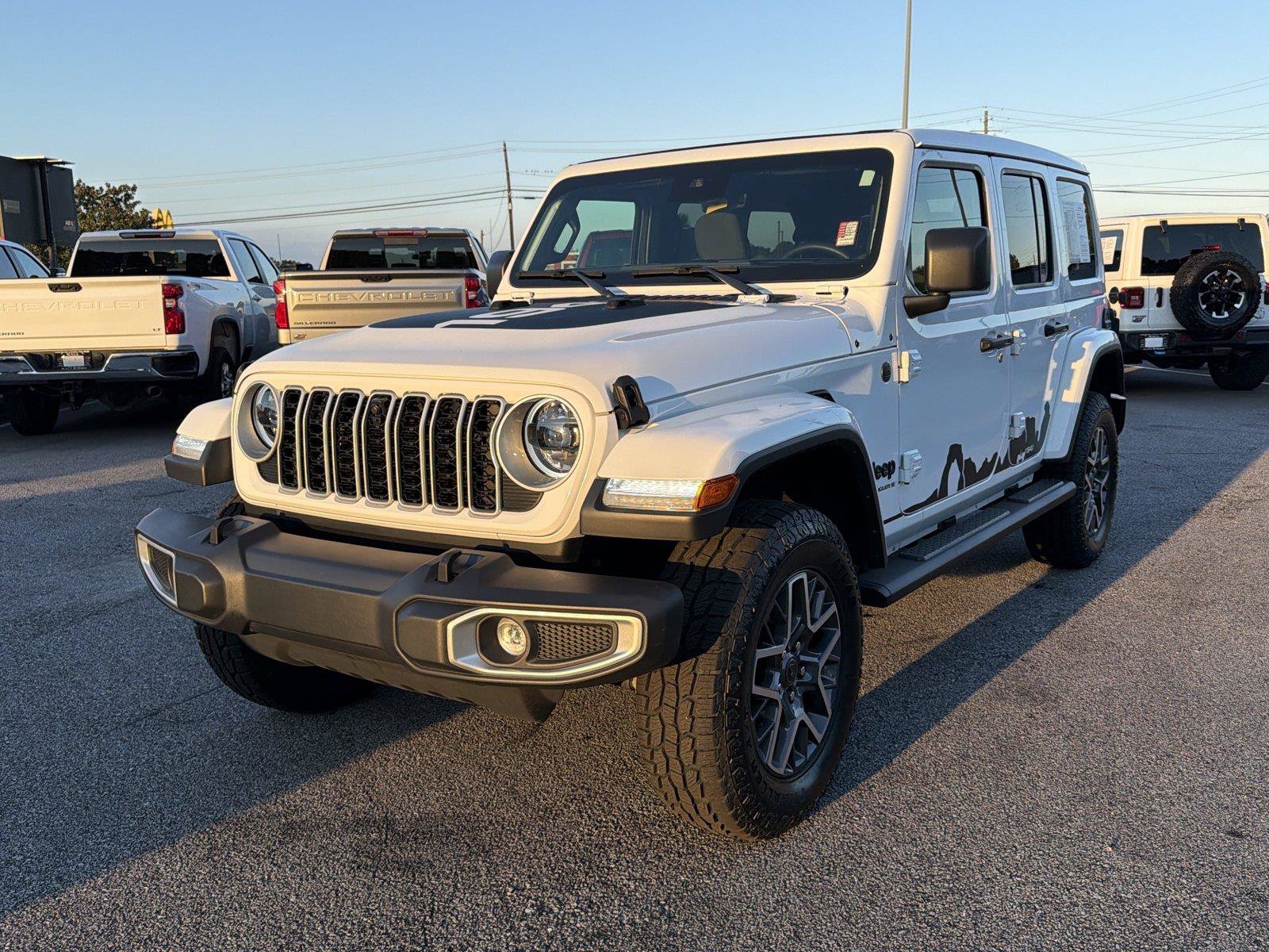 Used 2025 Jeep Wrangler Unlimited Sahara w/ Safety Group AWD/4WD video 2