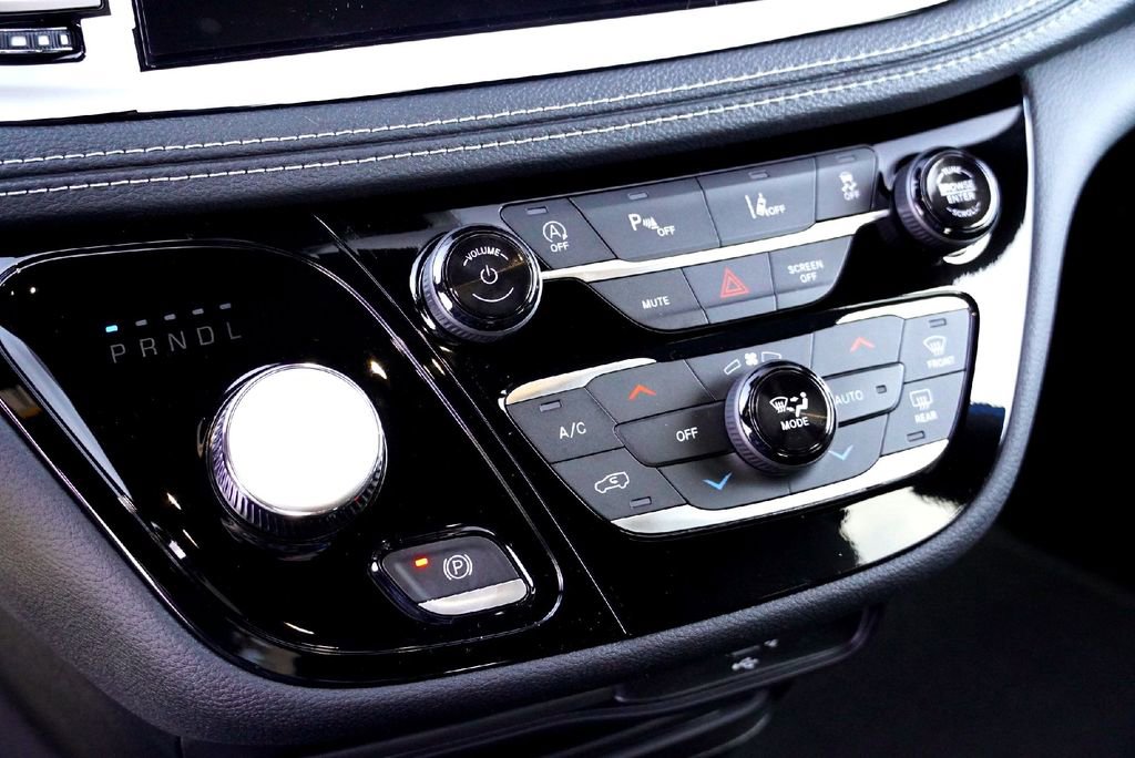 New 2026 Chrysler Pacifica Select image 12