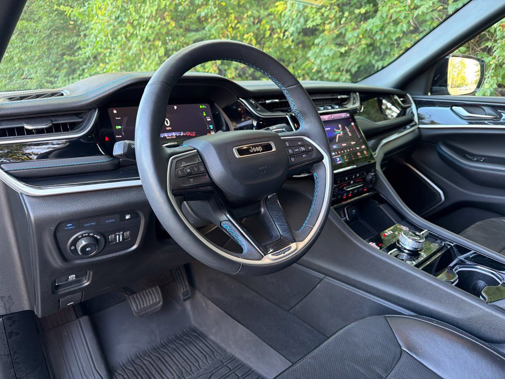 Used 2023 Jeep Grand Cherokee Trailhawk w/ Luxury Tech Group III AWD/4WD image 44