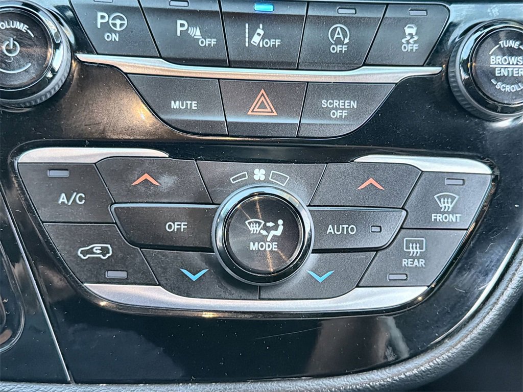 Used 2020 Chrysler Pacifica Touring-L Plus w/ Advanced Safetytec Group image 16