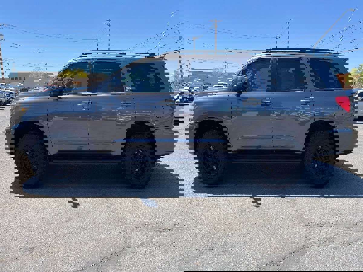 Used 2014 Toyota Sequoia SR5 AWD/4WD image 9