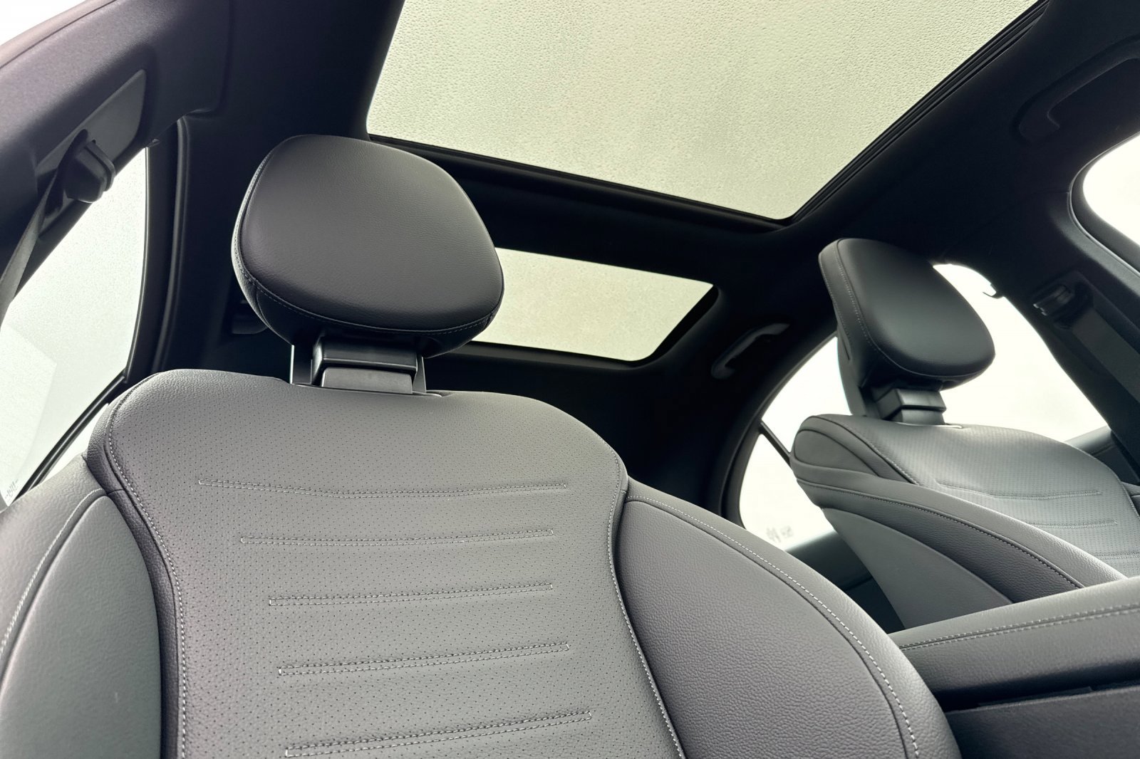 New 2026 Mercedes-Benz C 300 4MATIC Sedan image 16