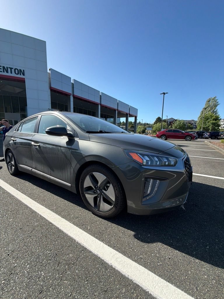 Used 2022 Hyundai Ioniq Limited FWD image 6