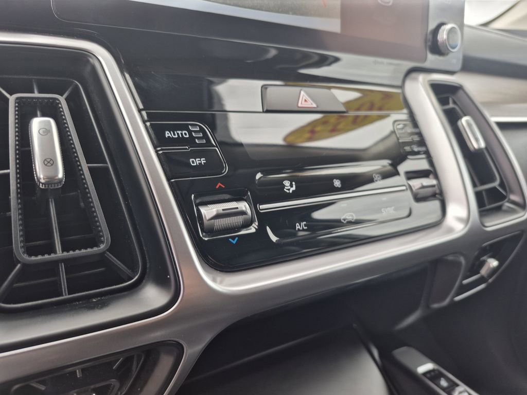 Certified 2023 Kia Sorento S image 23