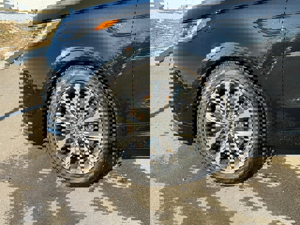 Certified 2025 Land Rover Discovery Dynamic SE image 10