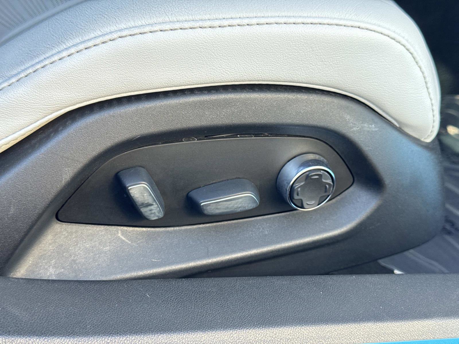 Used 2021 Chevrolet Corvette Stingray Premium Conv w/ Z51 Performance Package image 27