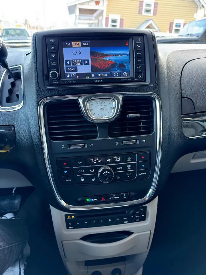 Used 2012 Chrysler Town & Country Touring-L w/ Entertainment Group #2 image 16