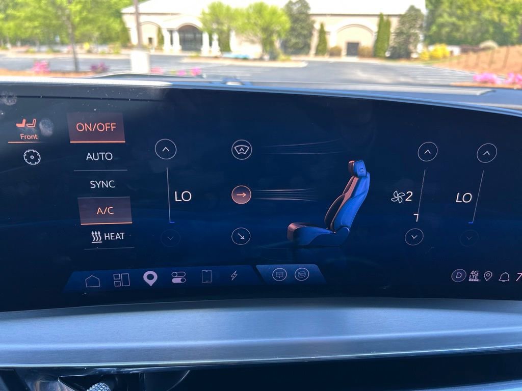 Used 2023 Cadillac Lyriq 2WD image 31