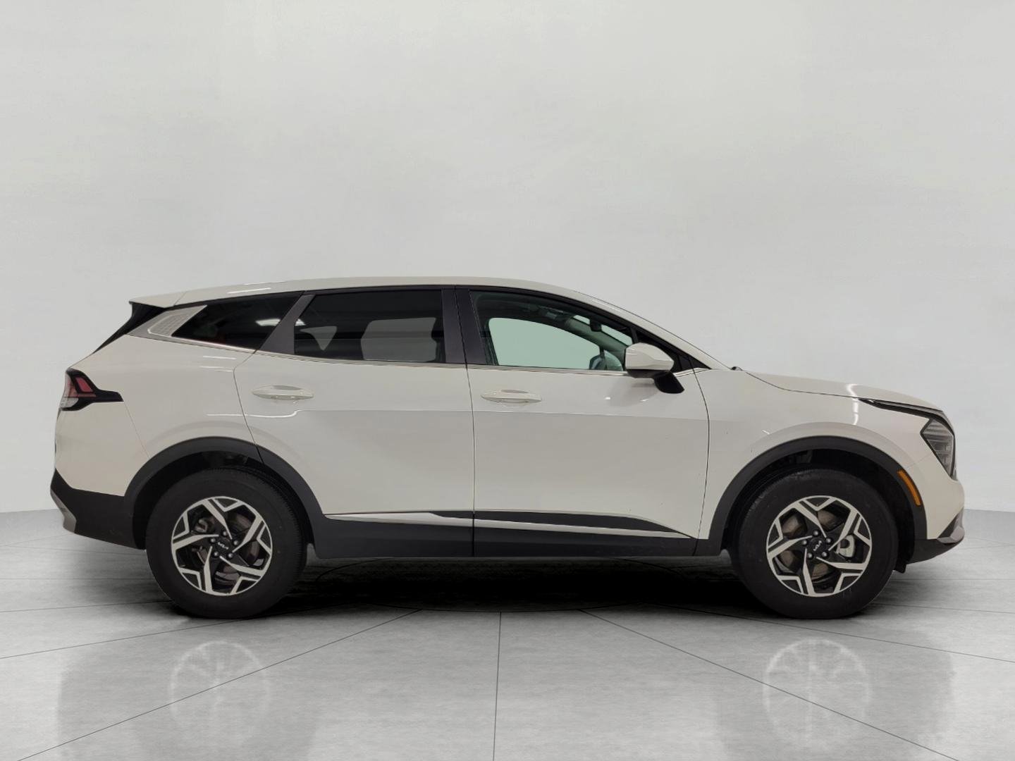 Used 2025 Kia Sportage LX AWD/4WD image 11