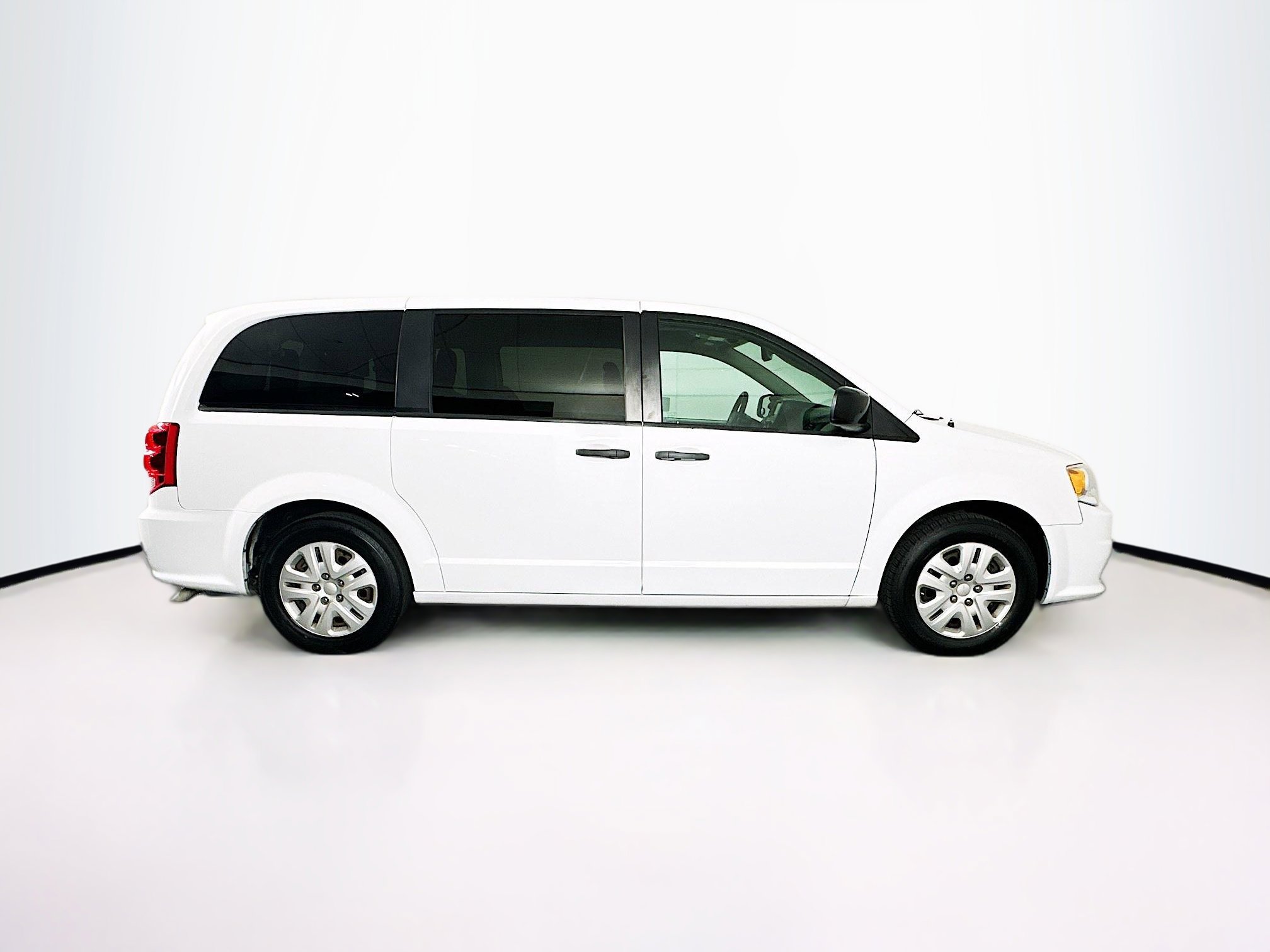 Used 2019 Dodge Grand Caravan SE w/ UConnect Hands-Free Group image 10