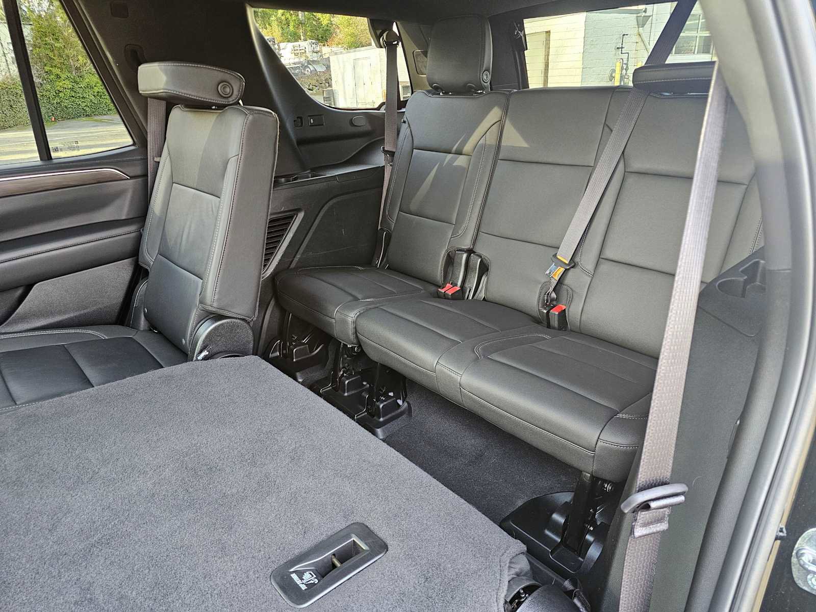 Used 2024 Chevrolet Tahoe Z71 w/ Luxury Package image 18