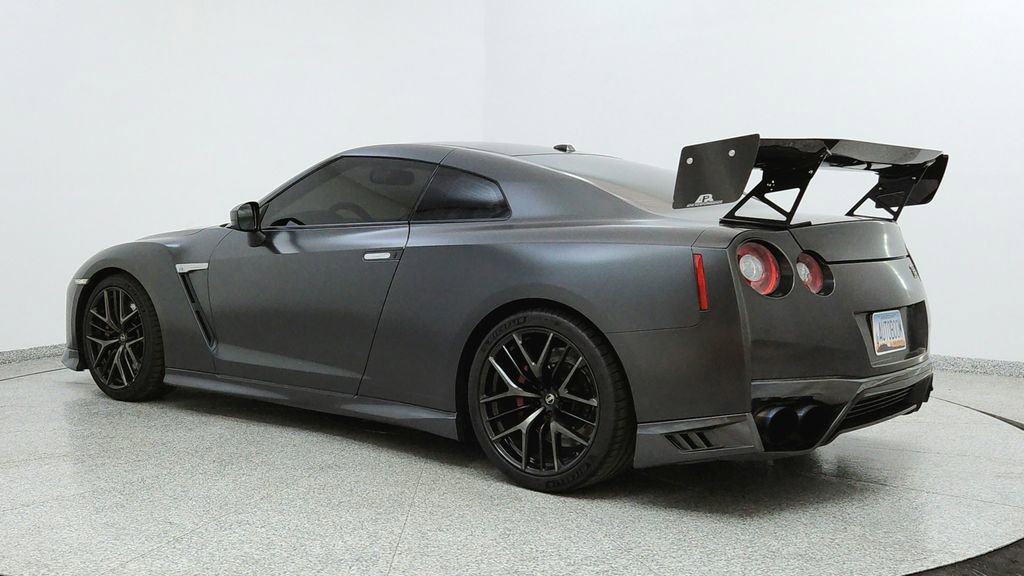 Used 2019 Nissan GT-R AWD/4WD image 3