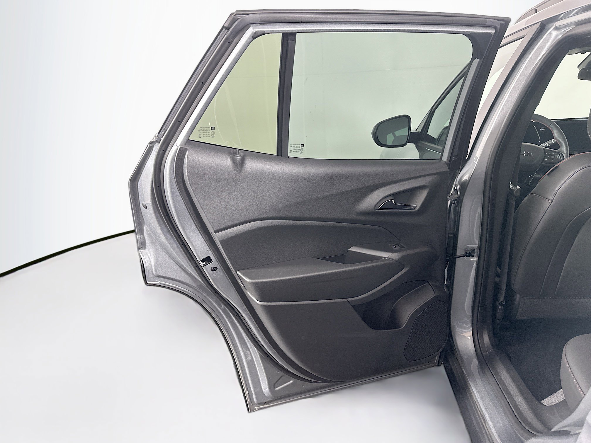Used 2025 Chevrolet Trax RS FWD image 24
