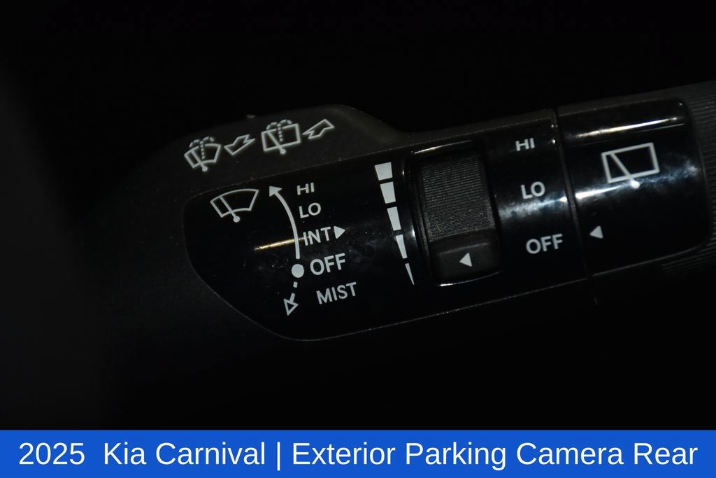 Used 2025 Kia Carnival FWD image 13
