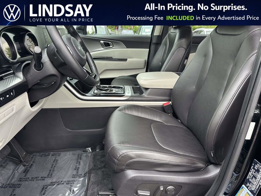 Used 2022 Kia Carnival LX FWD image 11