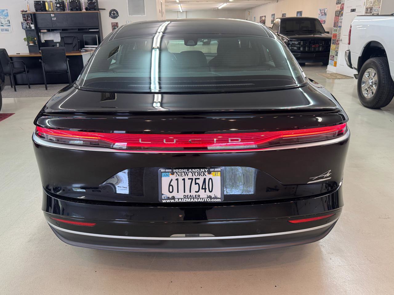 Used 2023 Lucid Air Touring AWD/4WD image 27