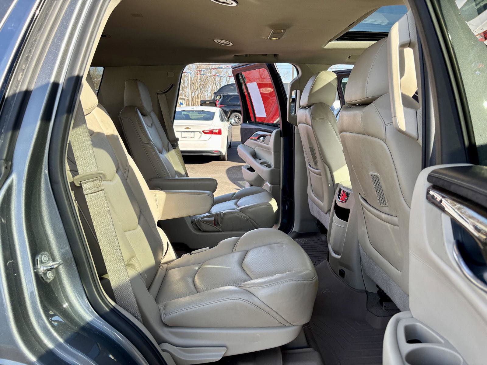 Used 2018 Cadillac Escalade Luxury image 9