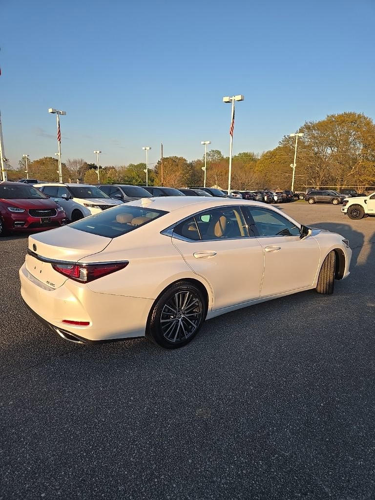Used 2023 Lexus ES 350 w/ Premium Package image 4