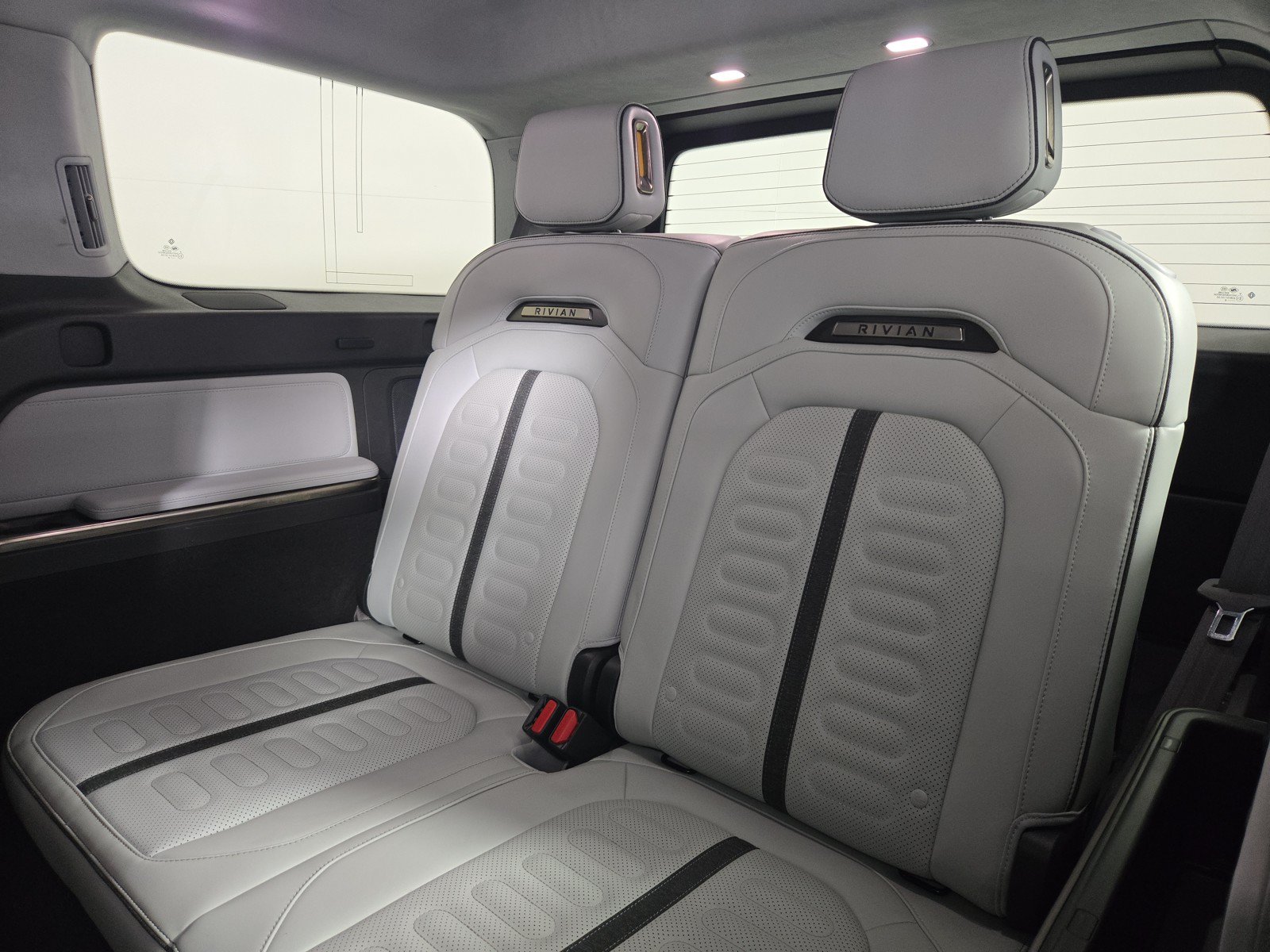 Used 2024 Rivian R1S Adventure AWD/4WD image 22