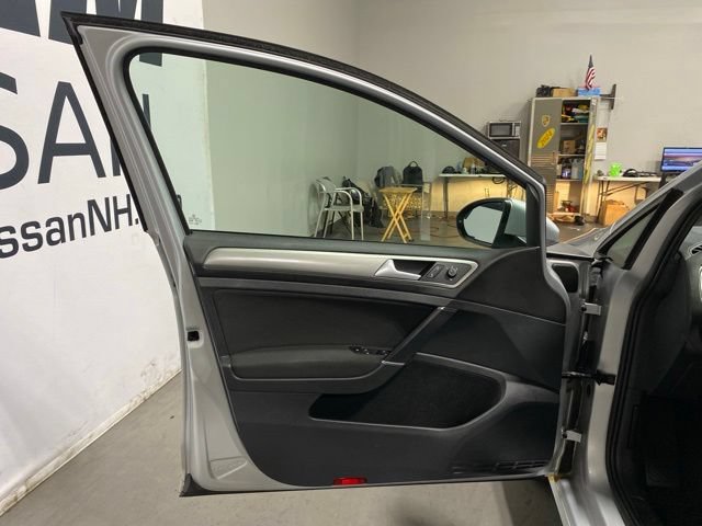 Used 2016 Volkswagen Golf S FWD image 9