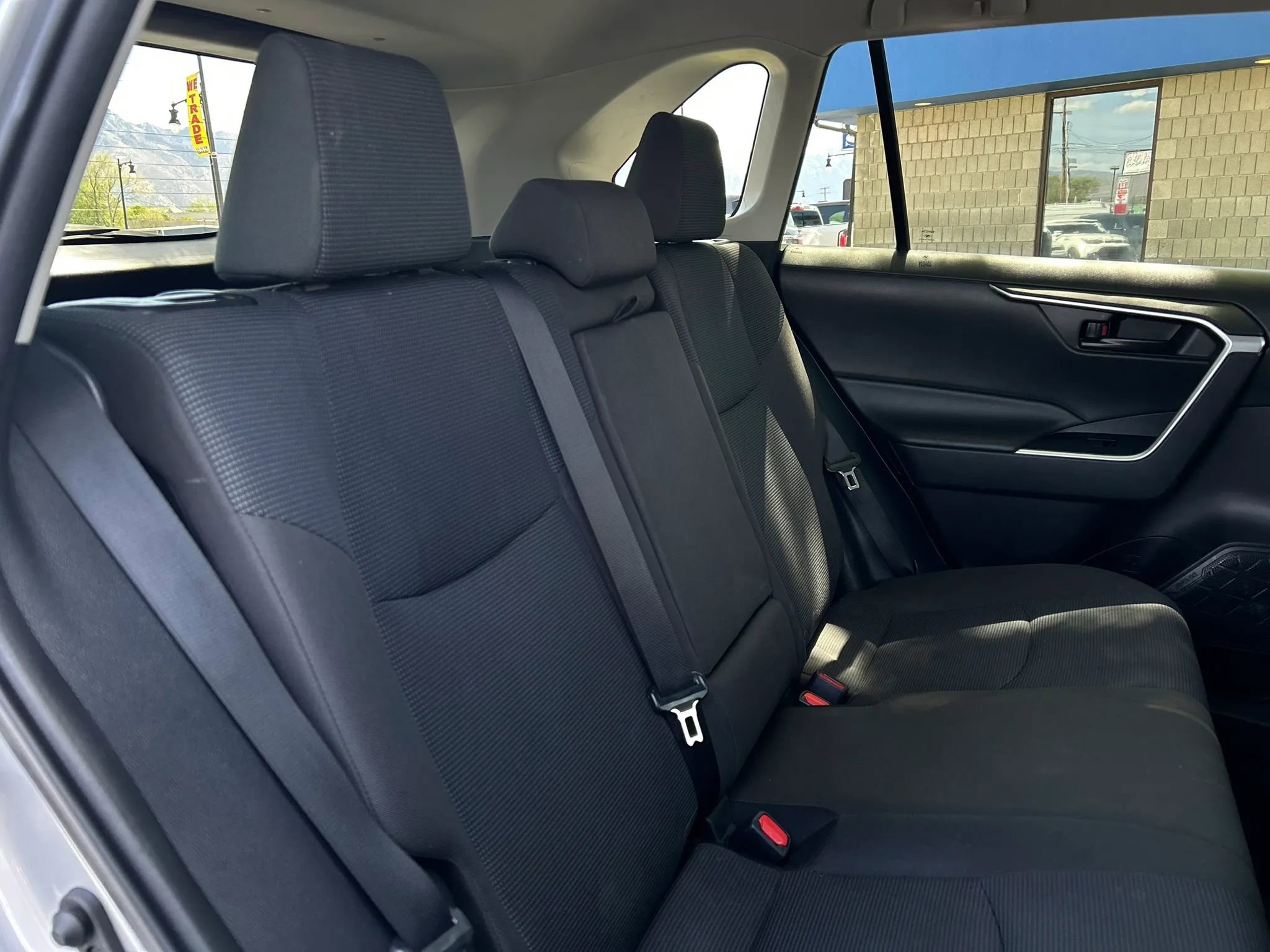 Used 2022 Toyota RAV4 LE AWD/4WD image 12
