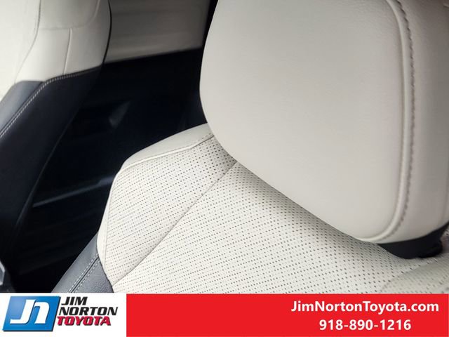 Used 2025 Toyota Sienna Limited image 17